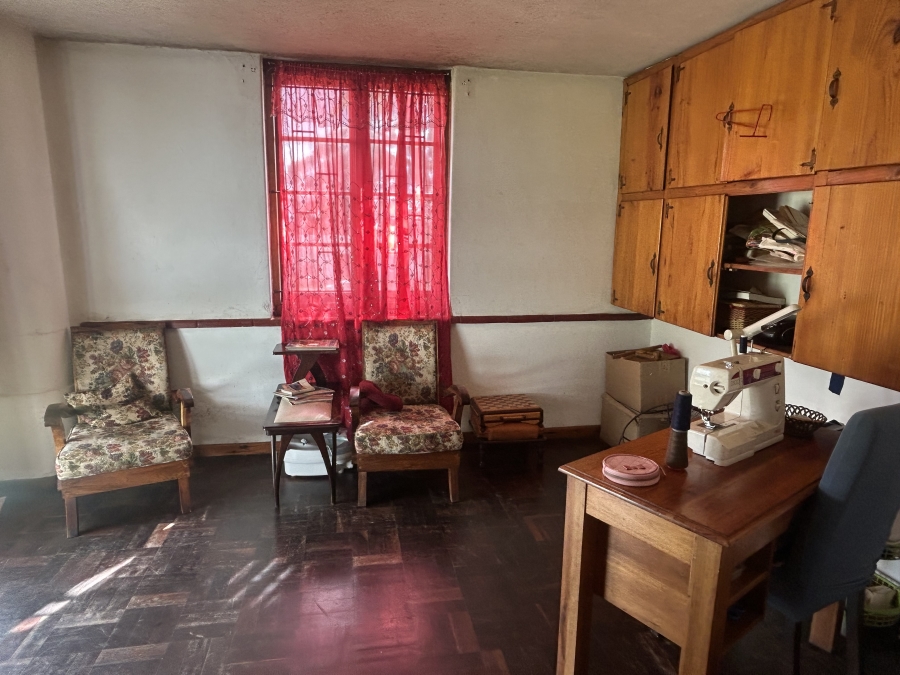 6 Bedroom Property for Sale in Uitsig Western Cape